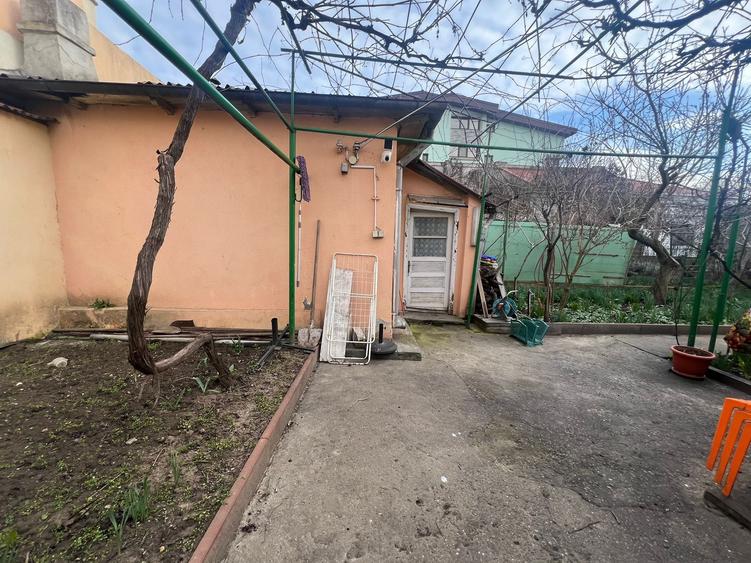 Casa  cocheta , la sol, caramida, teren 386 mp/desch. de 13 m,garaj, 299000 euro - 13