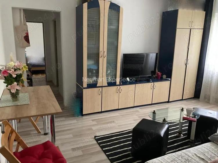 Zona Dacia, apartament 3 camere, semidecomandat, etaj 3 din 4, chirie 350 euro pe luna