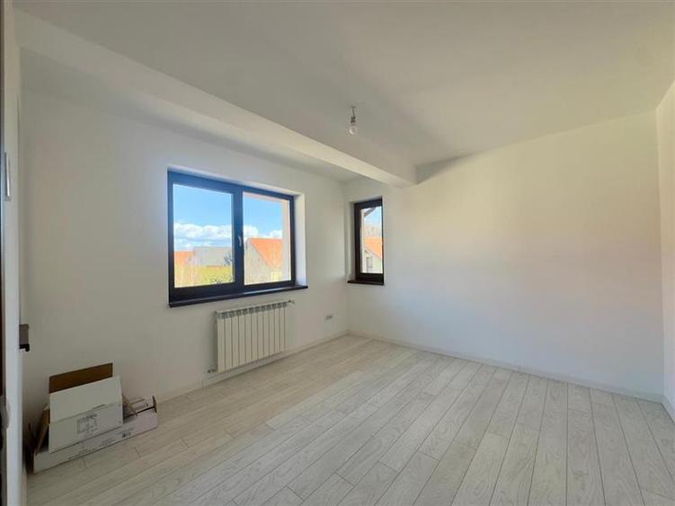 Vilă elegantă individuală în Valea Lupului  5 camere - 26