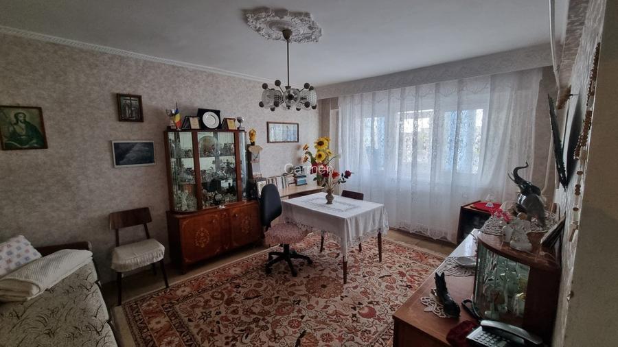 Apartament cu 3 camere, 2 bai, 2 balcoane Bariera, decomandat