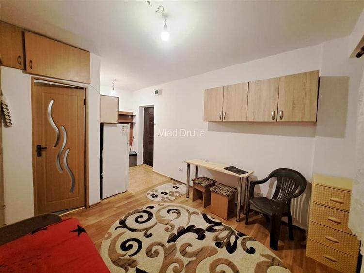 Garsonieră decomandată în Rogerius