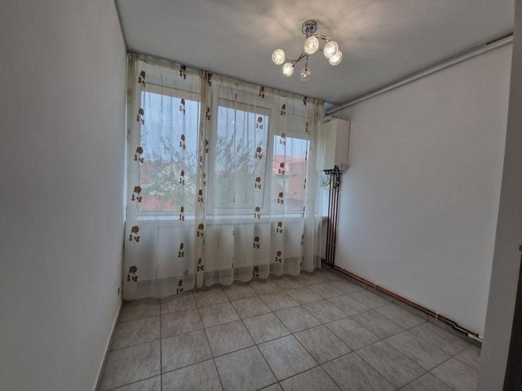 REZERVAT! Garsoniera cu centrala si baie proprie, zona Astra - 9