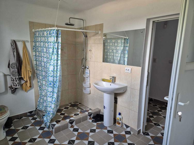 Casa 4 camere + spatiu comercial stradal + teren 1500 mp - 2