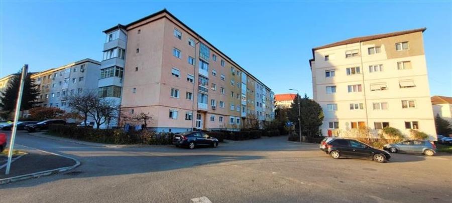 apartament 3 camere,str.Siretului,Sibiu,comision 0 - 1