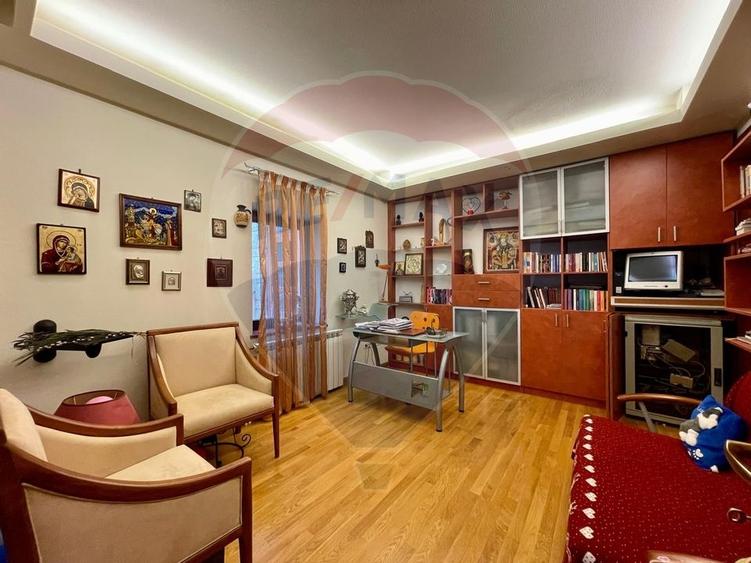 Apartament cu 3 camere de vânzare în zona Schei - 16