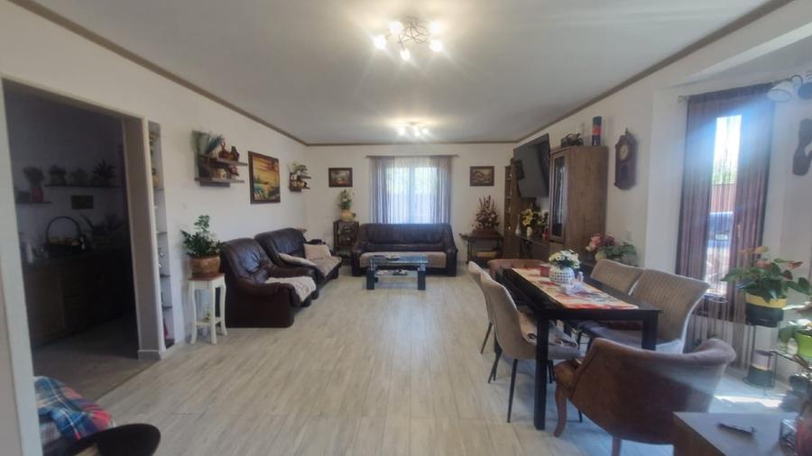 Casă individuală cu 5 camere cu Canalizare în Stupini