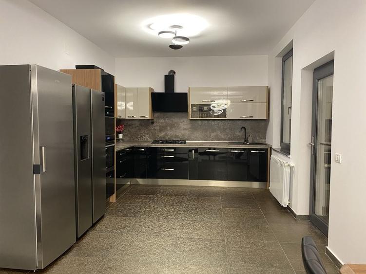Casă cu 4 camere în Central