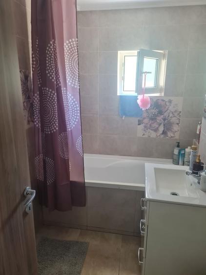 Apartament cu 3 camere decomandat în 1 Decembrie