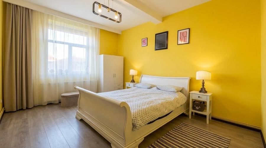 Apartament cu 3 camere semidecomandat în Grivița