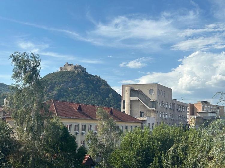 Apartament cu 3 camere decomandat, mobilat în Ultracentral