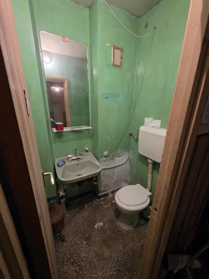 Apartament cu 4 camere decomandat în Berceni