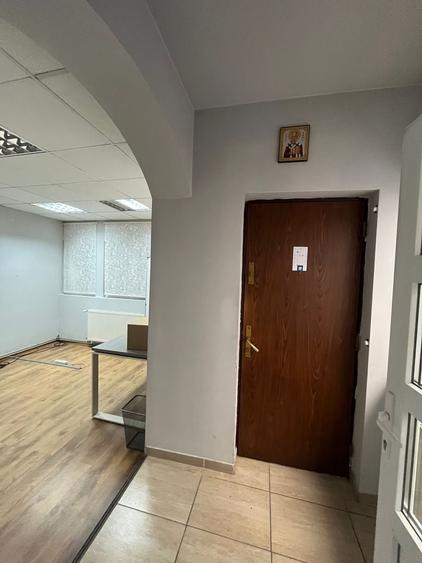 Casă cu 11 camere cu Canalizare în Titan