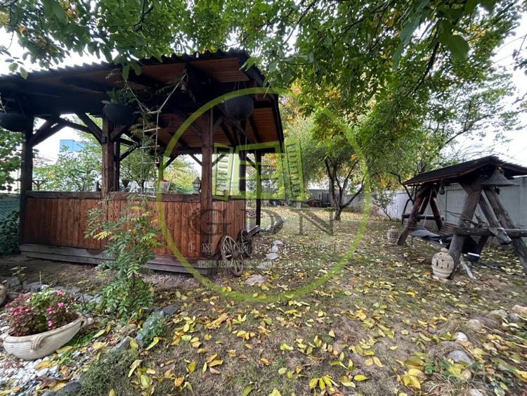Casă individuală cu 4 camere cu Canalizare în Central