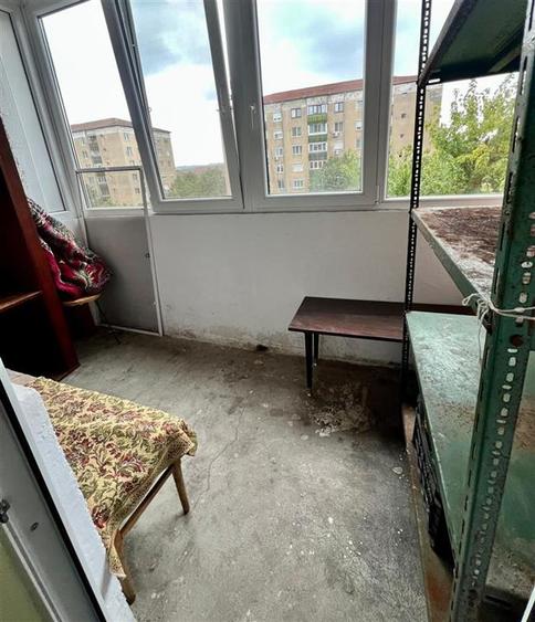 Apartament cu 3 camere semidecomandat în Rogerius