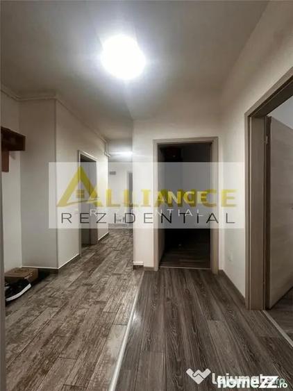 Apartament cu 3 camere decomandat în Berceni