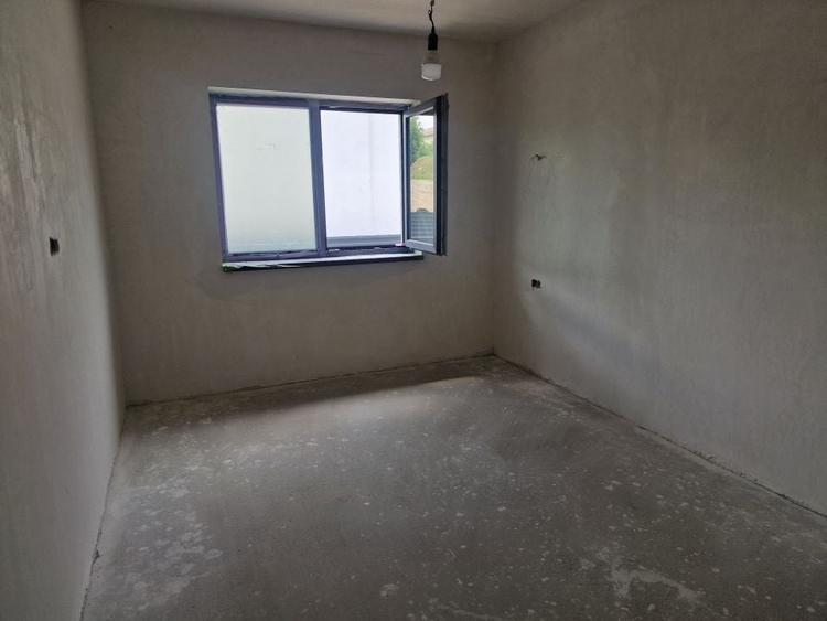 Apartament cu 3 camere decomandat în Smeura