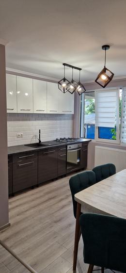 Apartament cu 3 camere decomandat în Exterior Vest