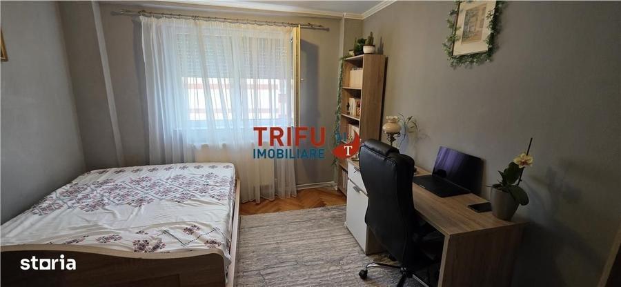Apartament cu 3 camere decomandat în Cetate
