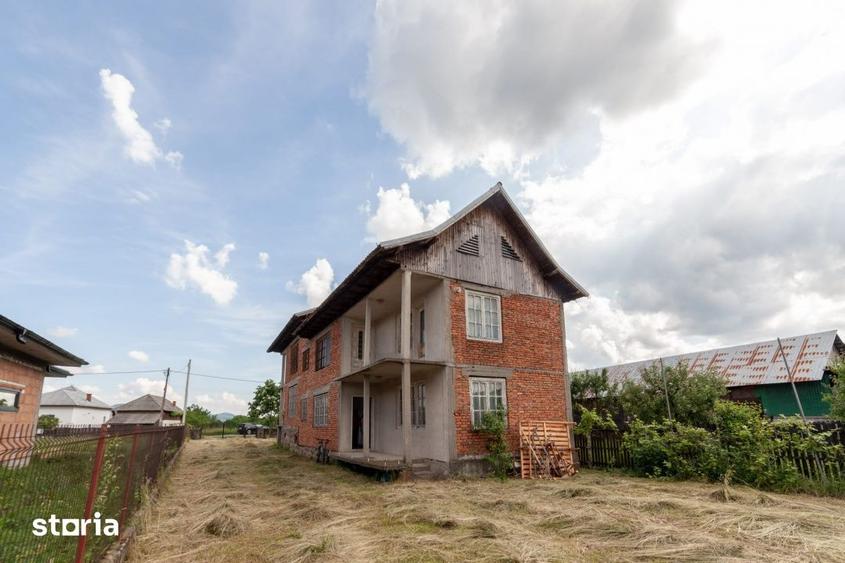 Casă cu 5 camere cu Teren 1093 Mp în Domnești