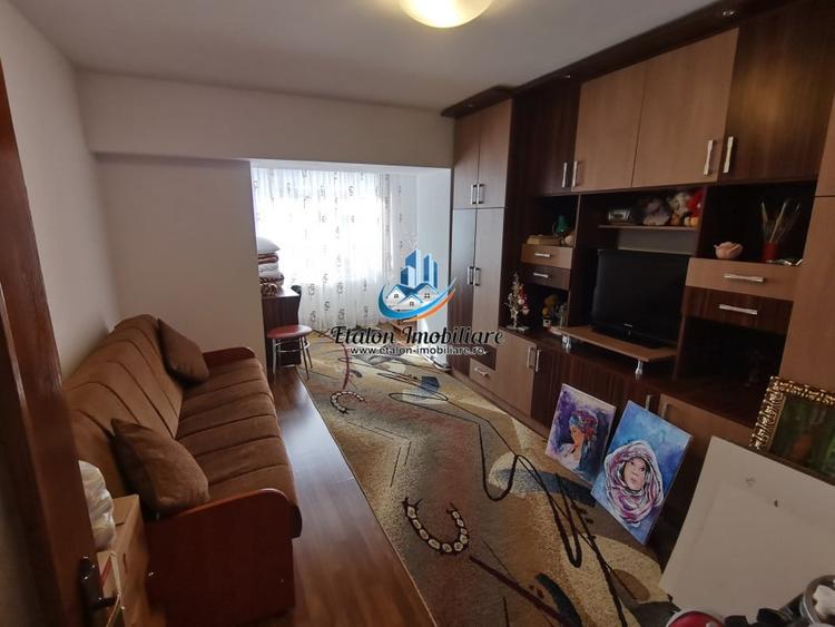 Apartament cu 3 camere decomandat în 1 Mai