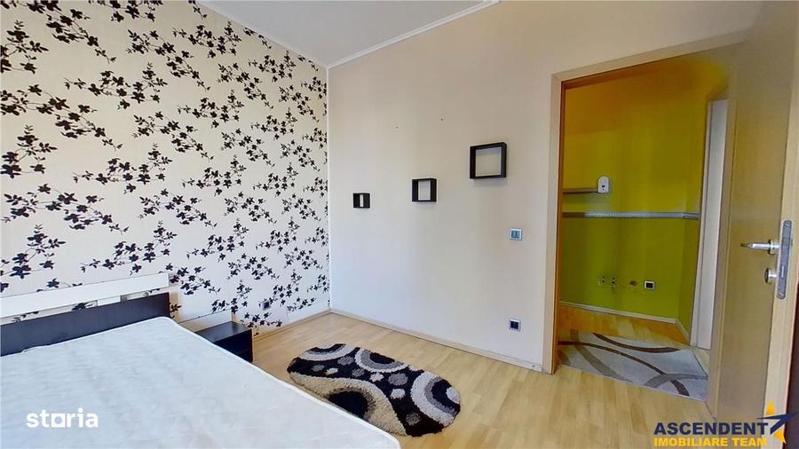 Apartament cu 3 camere decomandat în Est