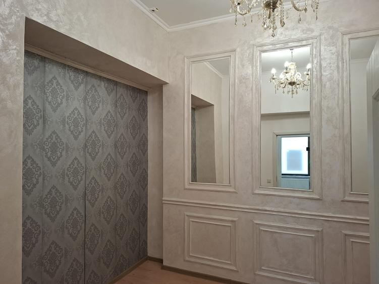 Casă cu 9 camere cu Teren 100 Mp în Romană