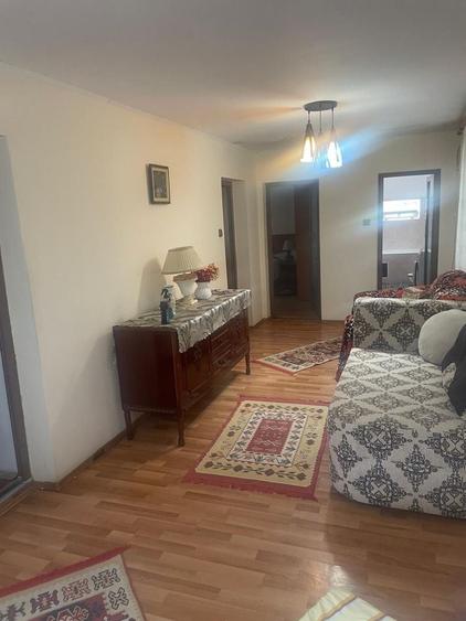 Casă cu 4 camere în Ion Roată
