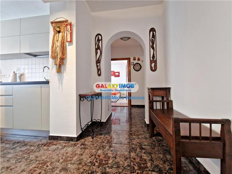 Apartament cu 3 camere decomandat, mobilat în Panduri