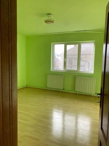 Casă cu 6 camere cu Teren 385 Mp în Central