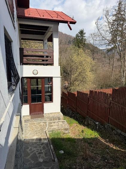 Casă individuală cu 3 camere cu Teren 332 Mp în Castelul Peleș