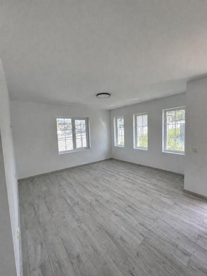 Casă cu 3 camere cu Teren 450 Mp în Bârnova