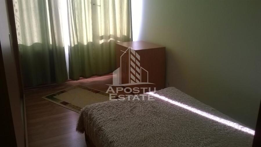 Apartament cu 3 camere Decomandat Bv. Cetatii - 3