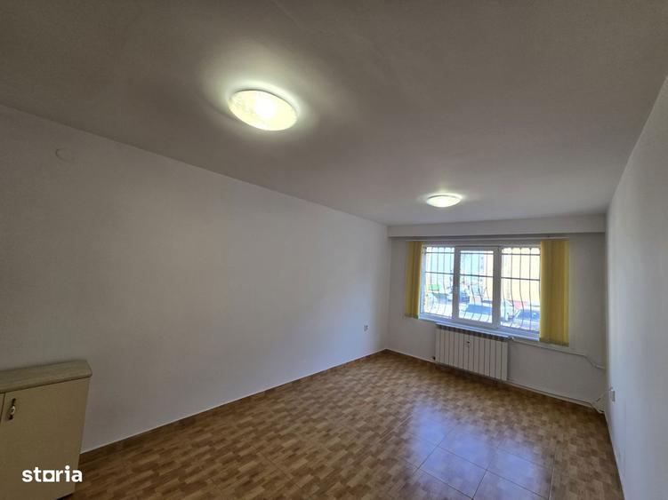 Apartament de 40,01 mp, parter, semi-mobilat, zona Far - 10