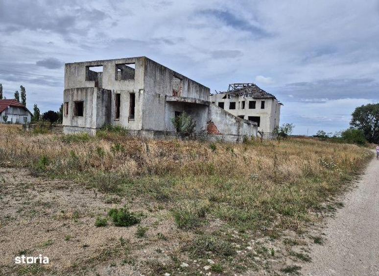 Vanzare 2 cladiri in edificare si 3200 mp teren Hanul de la Rascruce - 1