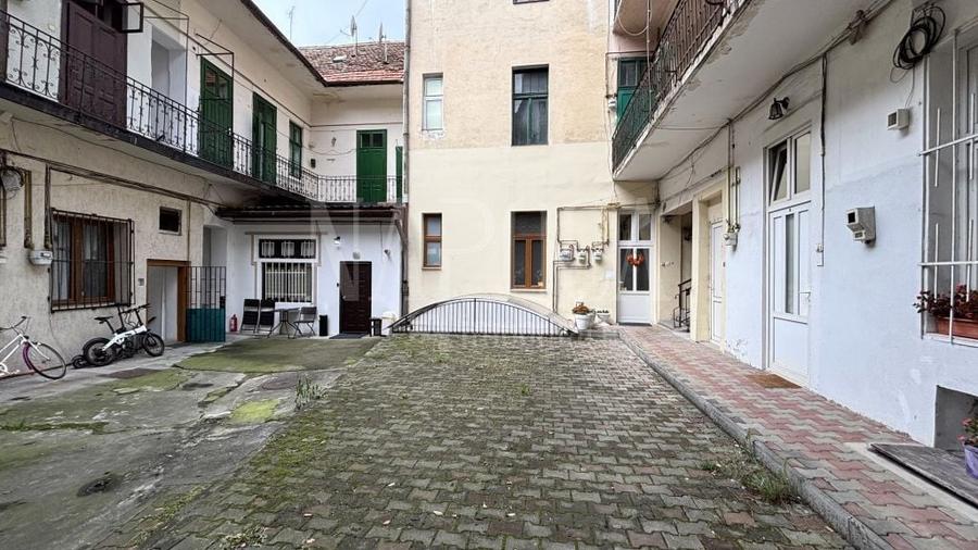 Apartament cu 3 camere decomandat în P-ța Mihai Viteazul