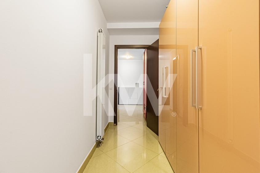 Închiriere apartament 4 camere, acces la parcare cu barieră, strada De Mijloc - 19