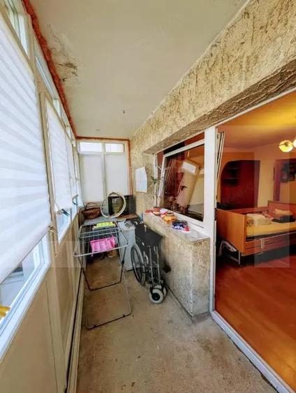 Apartament de vanzare, cu 3 camere, 65 mp, decomandat, Pia?a Victoriei - 14