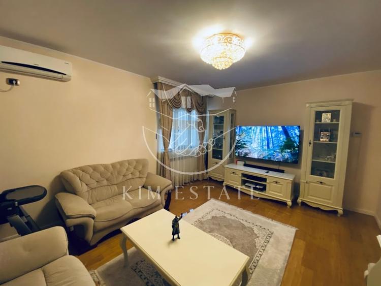 De vanzare apartament 3 camere Faleza Nord - 1