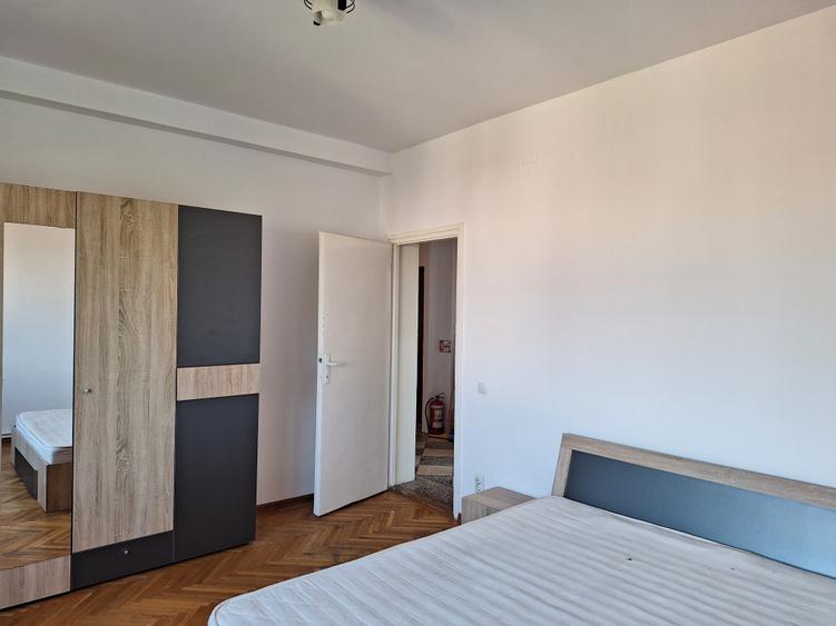 Apartament cu 3 camere semidecomandat, mobilat în Take Ionescu