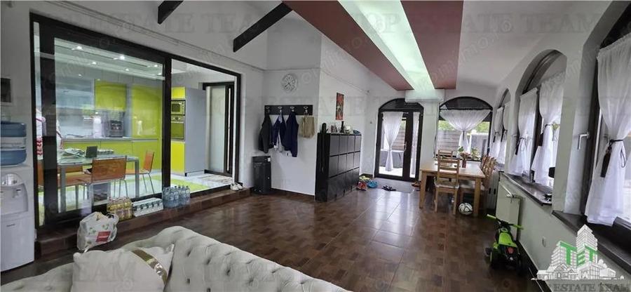 Vila exclusivista 10 camere, 425mp,terasa acoperita imensa de 80mp, teren 970mp, ideala ca investiti - 4