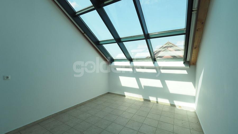 Vila nemobilata in complex cu piscina | 2 garaje - 21