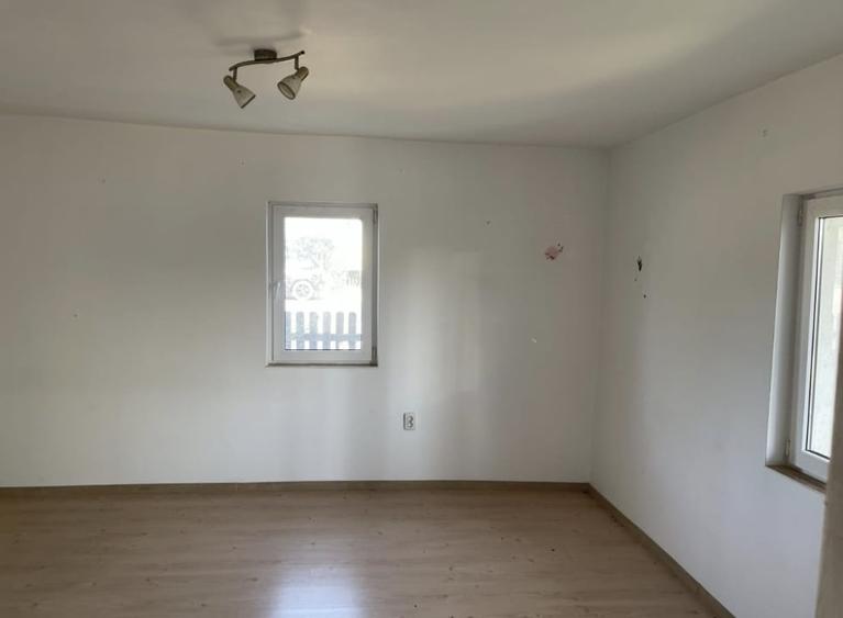 Casă individuală cu 3 camere cu Teren 900 Mp în Dănila