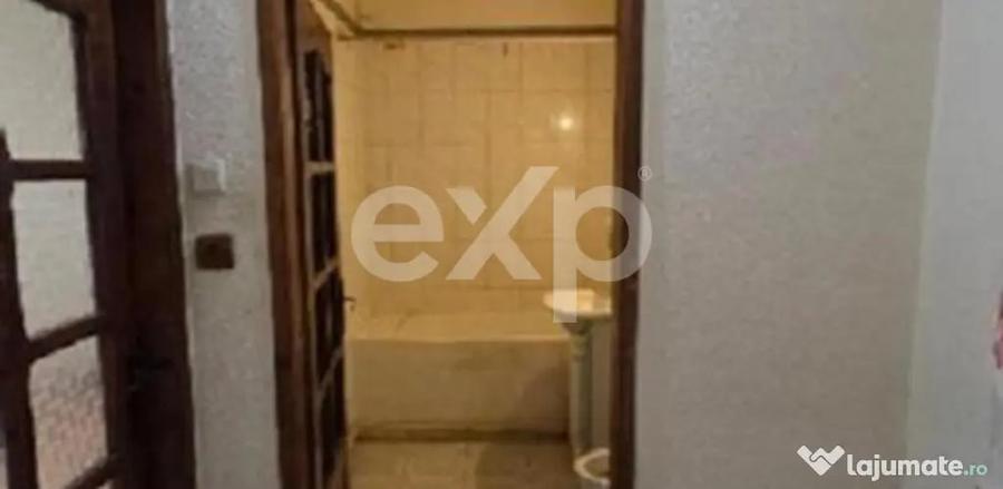 Apartament cu 2 camere semidecomandat în Micro 11