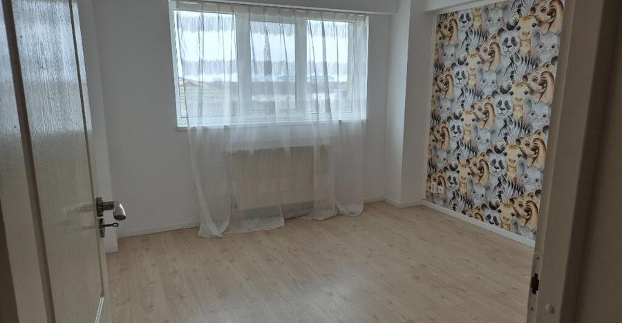Proprietar , inchiriez apartament , renovat , 4 camere ,zona buna. - 10