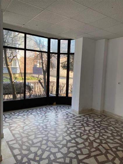 Inchiriez Spatiu comercial cu vitrina mare. - 3