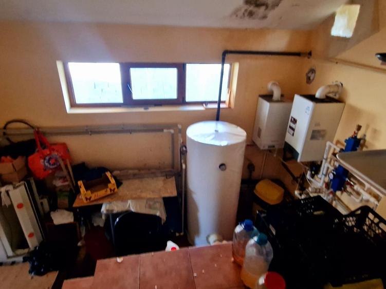 Casă individuală cu 17 camere cu Canalizare în Cioplea