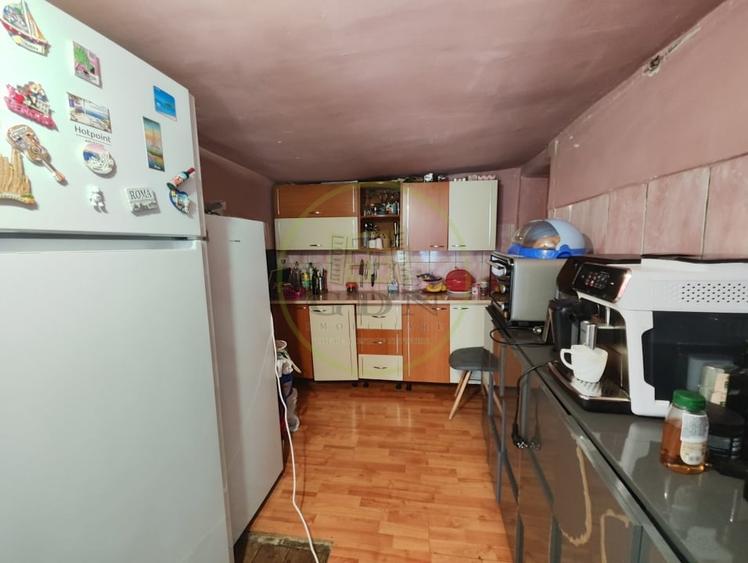 Casă individuală cu 3 camere cu Canalizare în Bariera Vâlcii