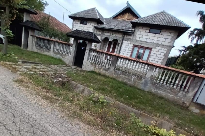 Casa VOITEG  (Voiteni)Timiș pe drum național ,35 km de Timișoara