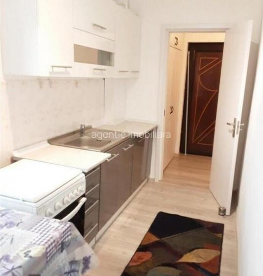 Inchiriez garsoniera 30 mp