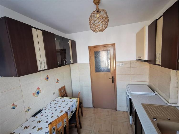 Apartament 2 camere decomandat balcon si boxa Vasile Aaron - 6